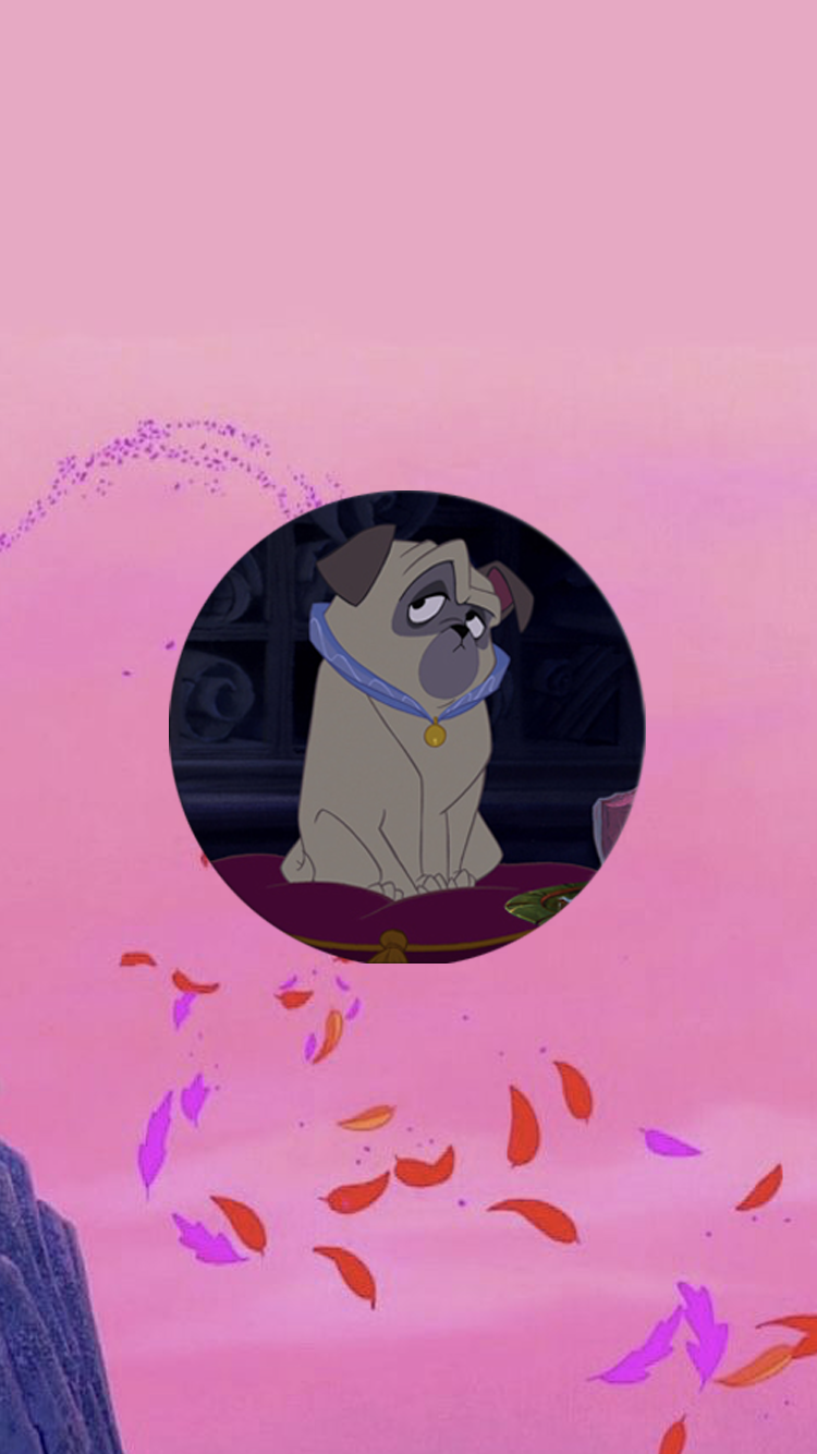 Comment John Smith a-t-il pour habitude de saluer le chien Percy?